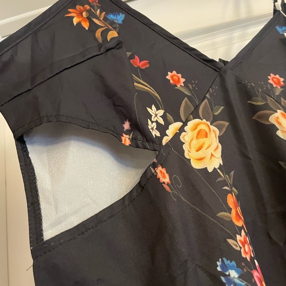 NWT Olivia Mark sundress with cutout sides and adjustable straps! Size XL - Picture 2 of 4